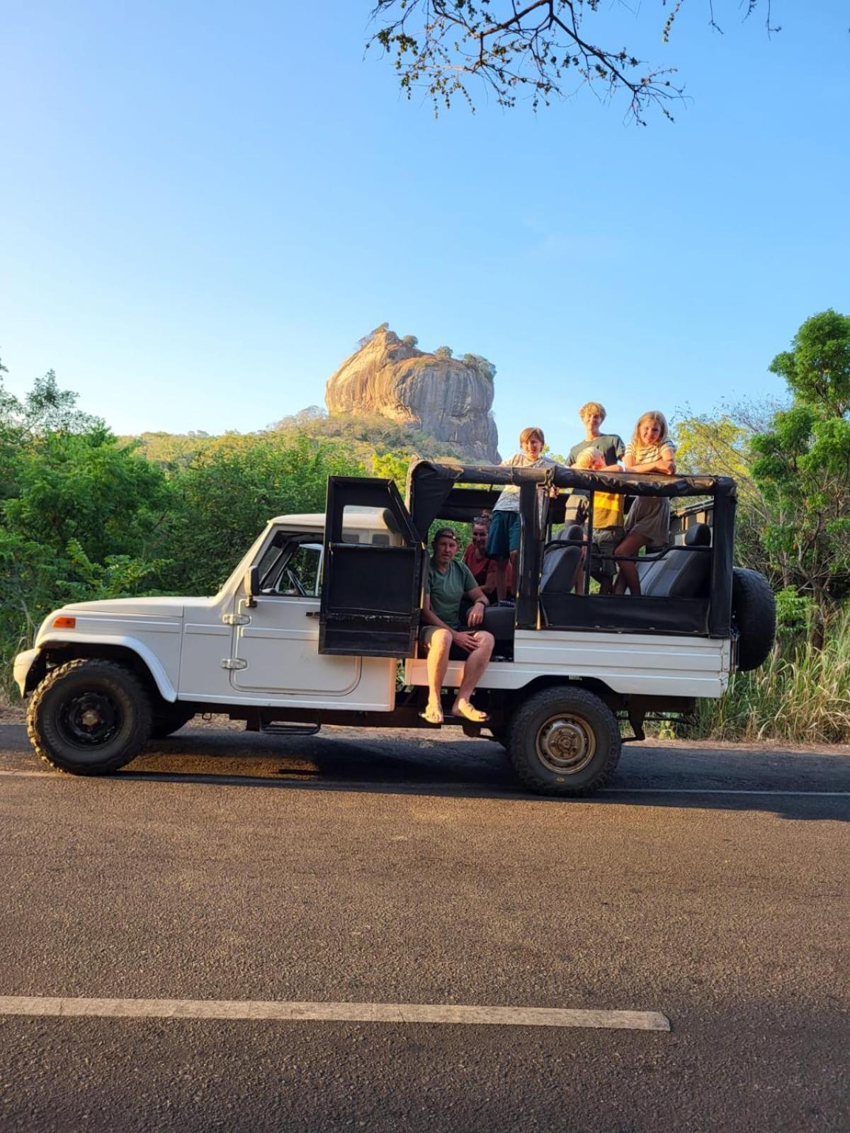 Elephant Safari Lodge Sigiriya Junction Habarana Exterior foto